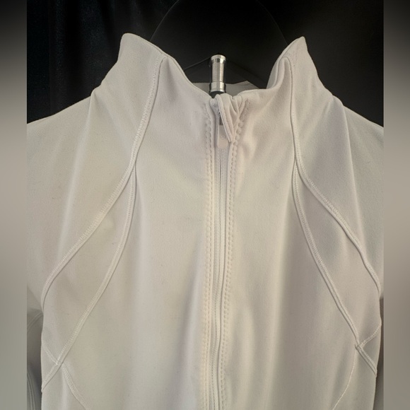Lululemon Athletica Fresh Tracks 1/2 zip in white/cream Size 8. Good condition! - Picture 2 of 8